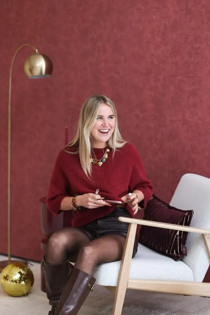 Kleurrijke fotostudio met Burgundy setting