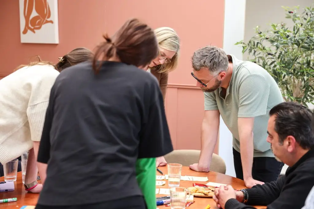 Netwerkopdracht tijdens netwerkevent Business and Bubbles Roosendaal