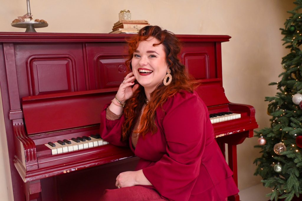 Rode piano in daglichtstudio Brabant